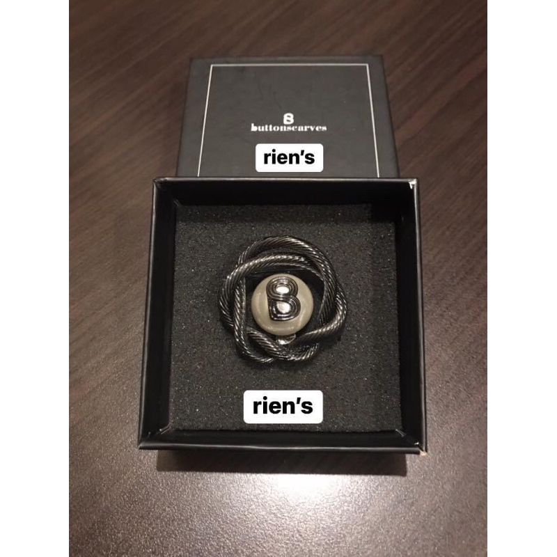 Buttonscarves Swirled Pearl Brooch (Silver)