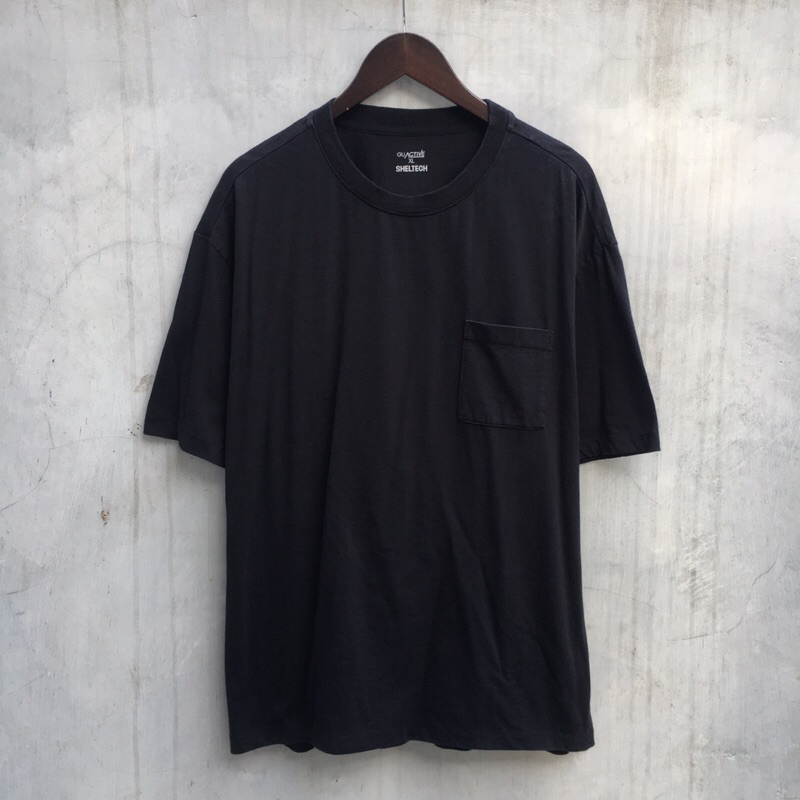 Kaos Basic Oversized by GU Uniqlo Pocket tee
