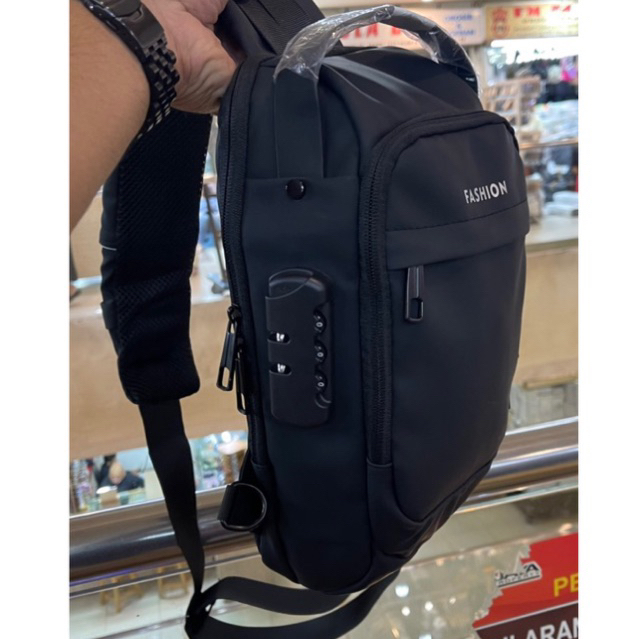Selempang Pria Shoulder Bag Anti Maling USB Port Anti Air WX-OS