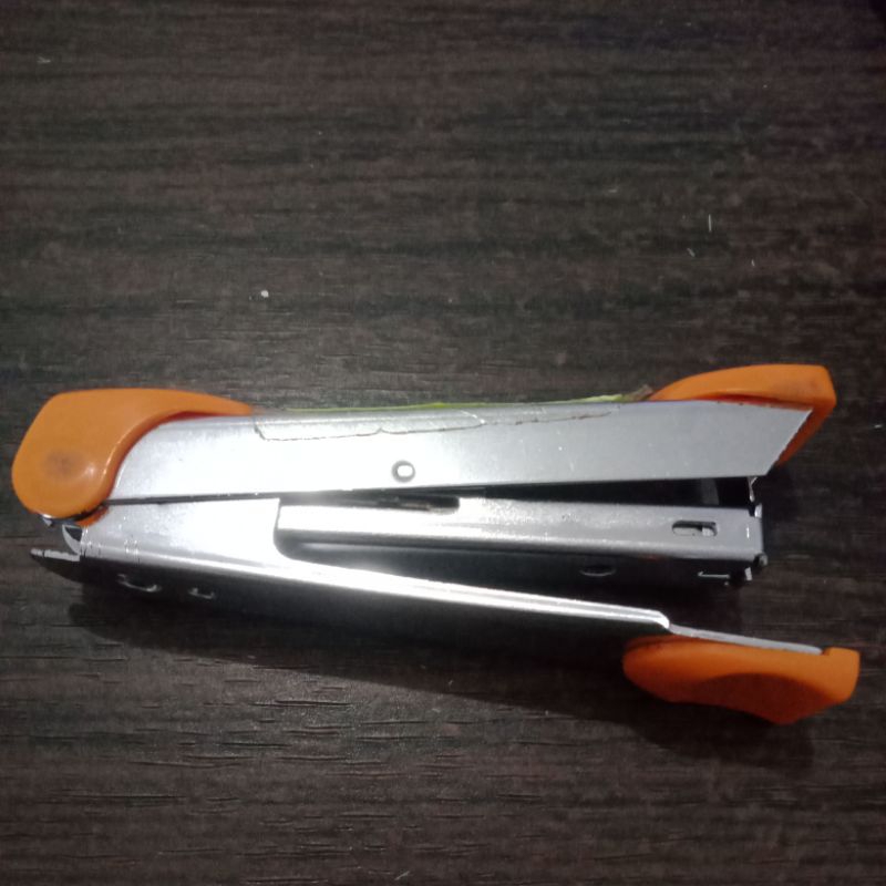 

Staples stainlesssteel