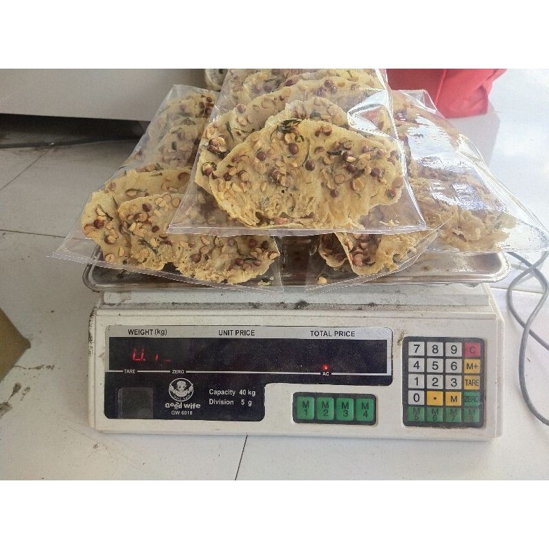 

Peyek kacang tanah