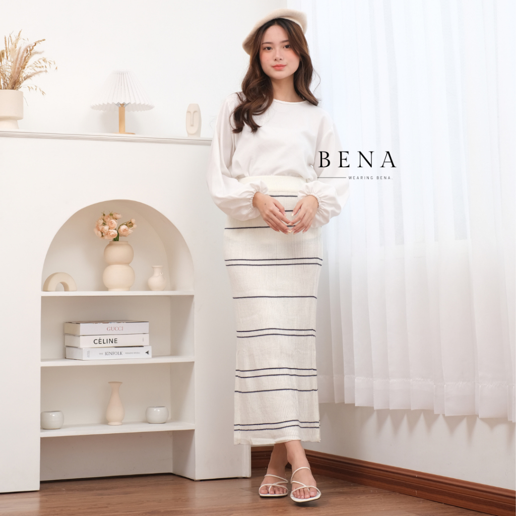 Lidya Skirt - Wearing BENA