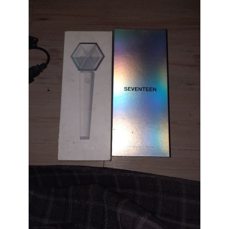 lightstick Seventeen dan Exo second