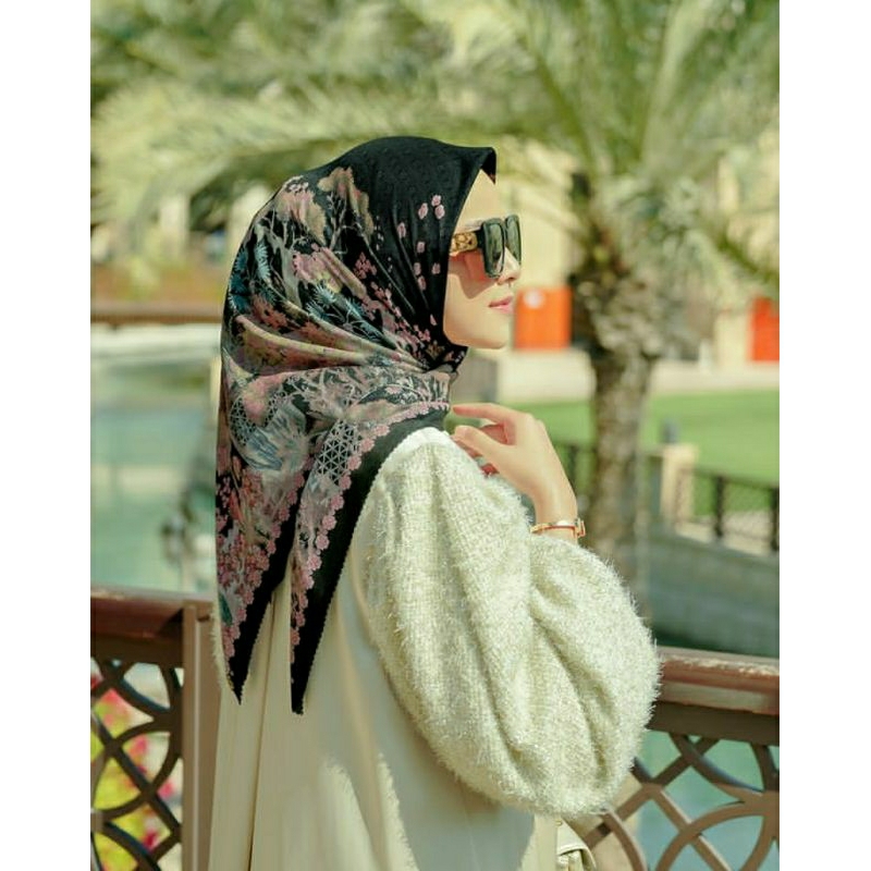 Buttonscarves Al Qasr- Mashrabiya XL/Syari
