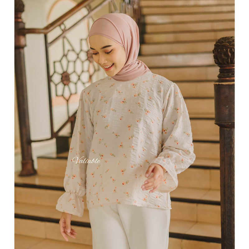 Sabrina Floral Pattern Blouse Valiable (No restock)