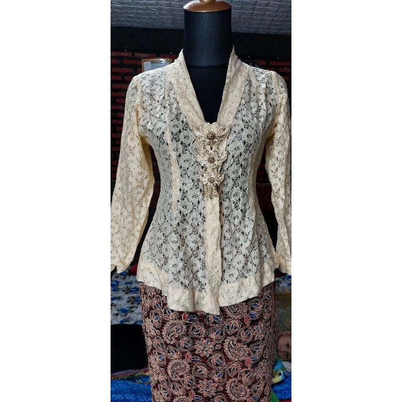 pl kebaya jadul krem