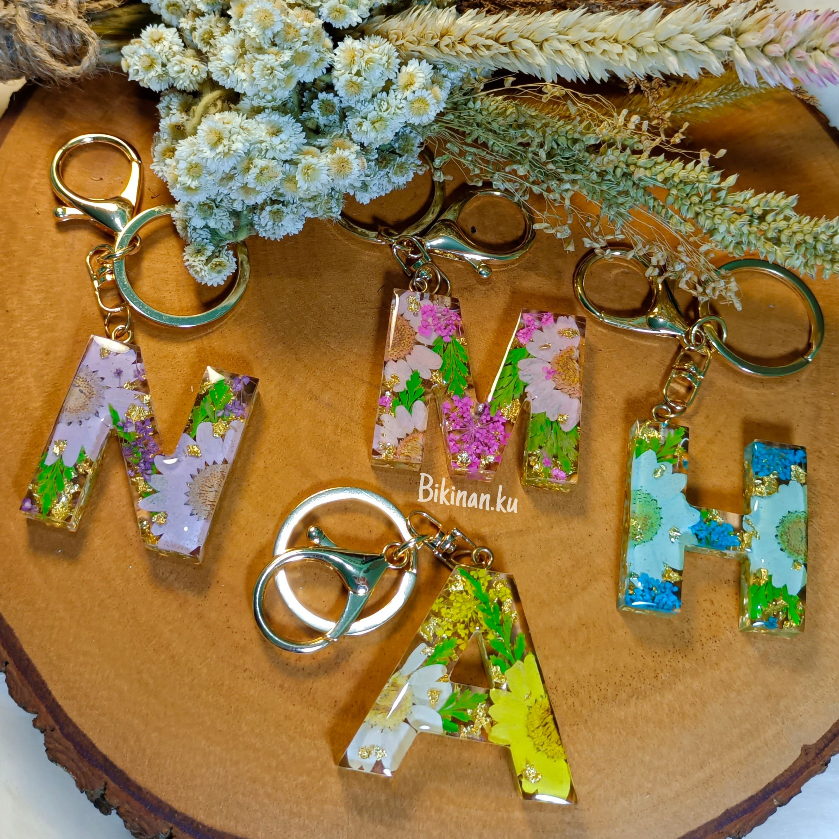 Resin Keychain Alphabet Daisy Edition | Gantungan Kunci Resin Inisial Nama