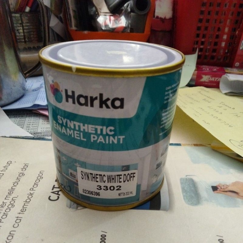 Harka synthetic enamel cat besi kayu Putih doff 200 cc. hitam doff
