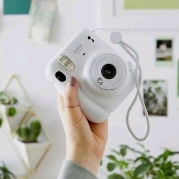 Preloved kamera Instax Mini 11
