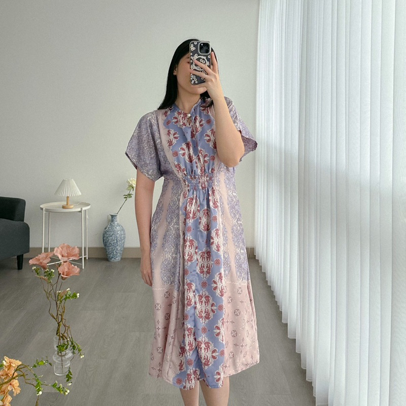 KANON - Inara Dress - Dress midi bahan silk motif batik