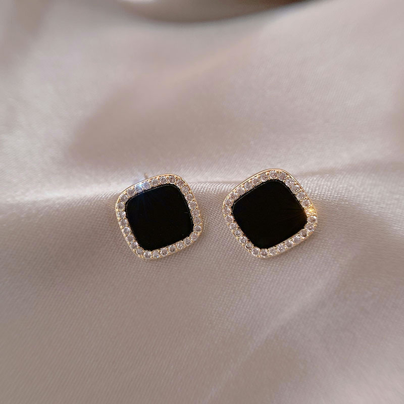 AZ266 【Barang spot】Anting Titanium Anti Karat Dan Anti Luntur Lapis Emas Kuadrat Hias Kristal Warna Hitam Perhiasan Anting Korea