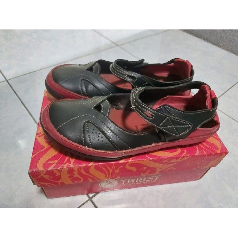 Preloved Sepatu Triset