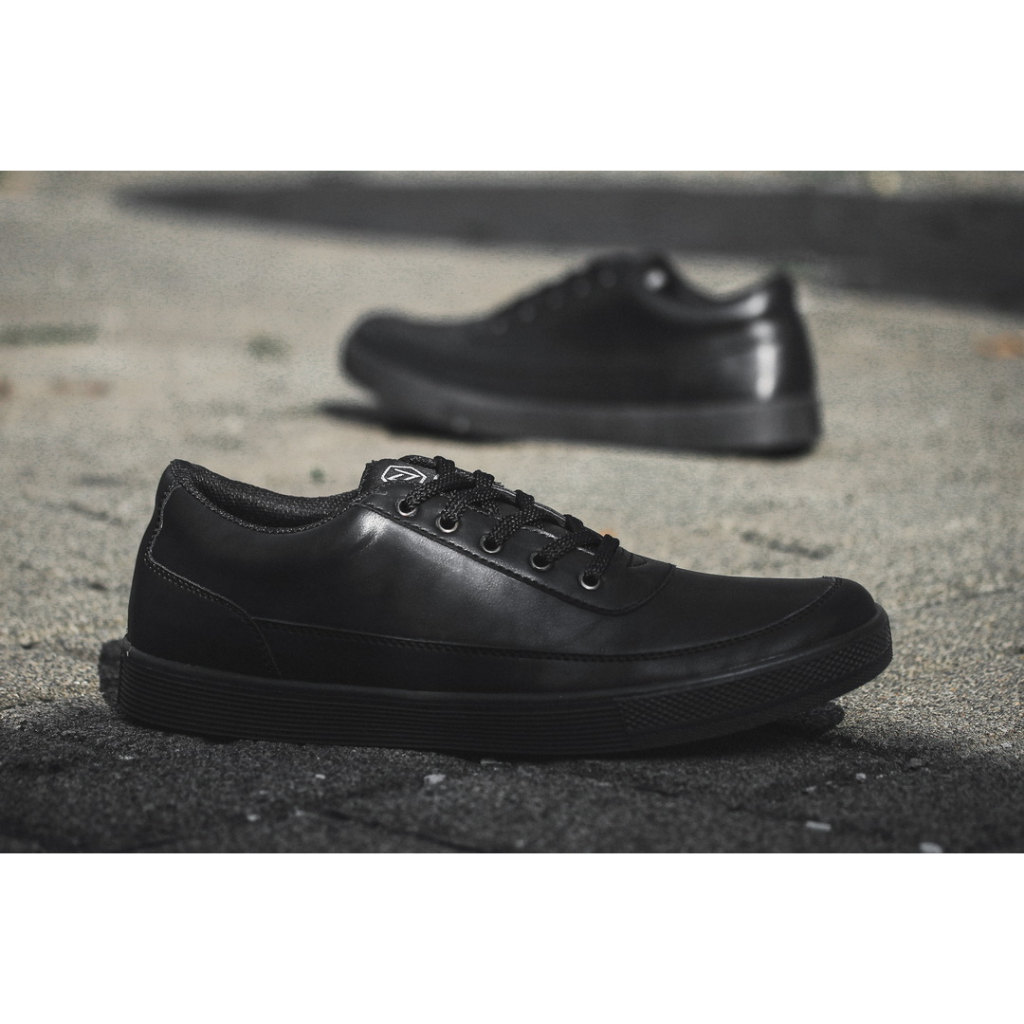 FULLBLACK - KING004 - Sepatu Pria Original Sepatu Sneakers Pria Sepatu Casual Pria Sepatu Pria Keren Sepatu Hitam Pria