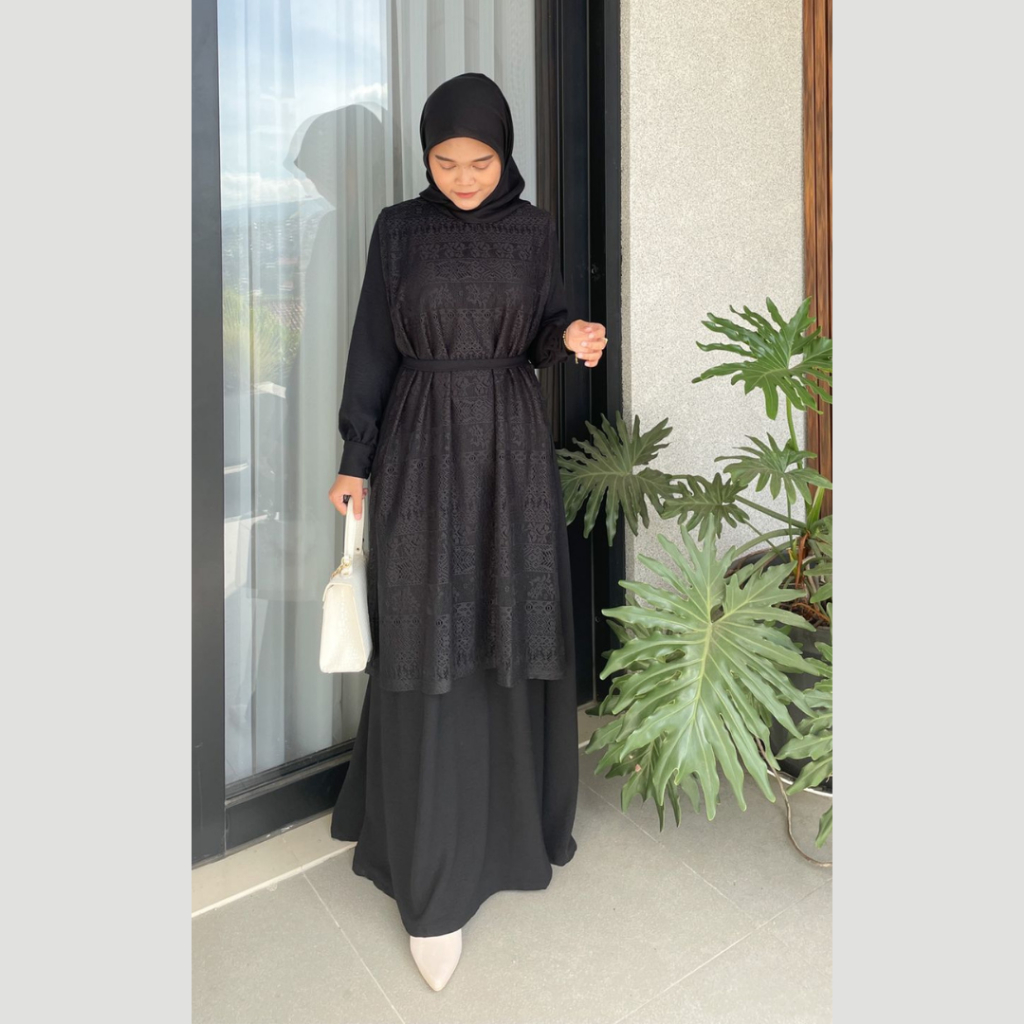 Karessa Dress dengan Kancing Belakang