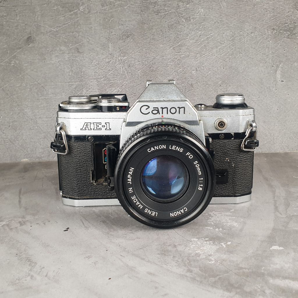 CANON AE 1 + canon 50 F 1.8 LIKE NEW  KAMERA FILM KAMERA ANALOG