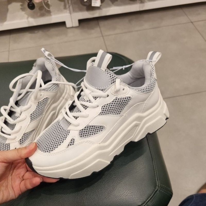 Sepatu putih sneakers H&M JASTIP jasa titip hnm
