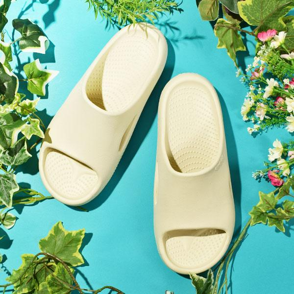 Crocs / Sandal Crocs / Crocs Mellow Slide / Crocs Slide / Sandal / Sandal Slide / Crocs Original / Selop Pria / Selop Wanita / Sandal Selop / Crocs Selop / Crocs Slide / Mellow Slide / Sandal Rumah / Sandal Pria / Sandal Wanita / Crocs Pria / Crocs Wanita