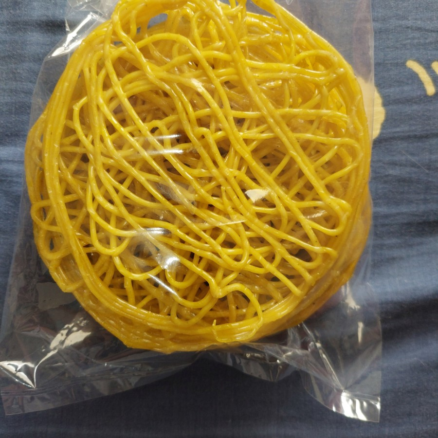 

kerupuk mie mentah