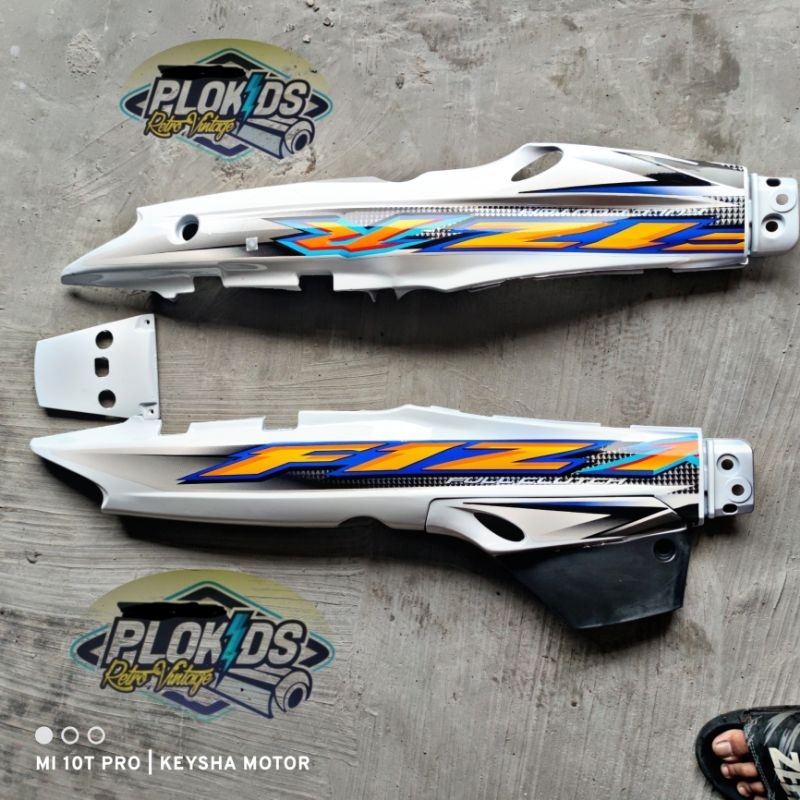 COVER BODY SAMPING FIZ R BODY BELAKANG FIZ R WARNA PUTIH SET BOK AKI