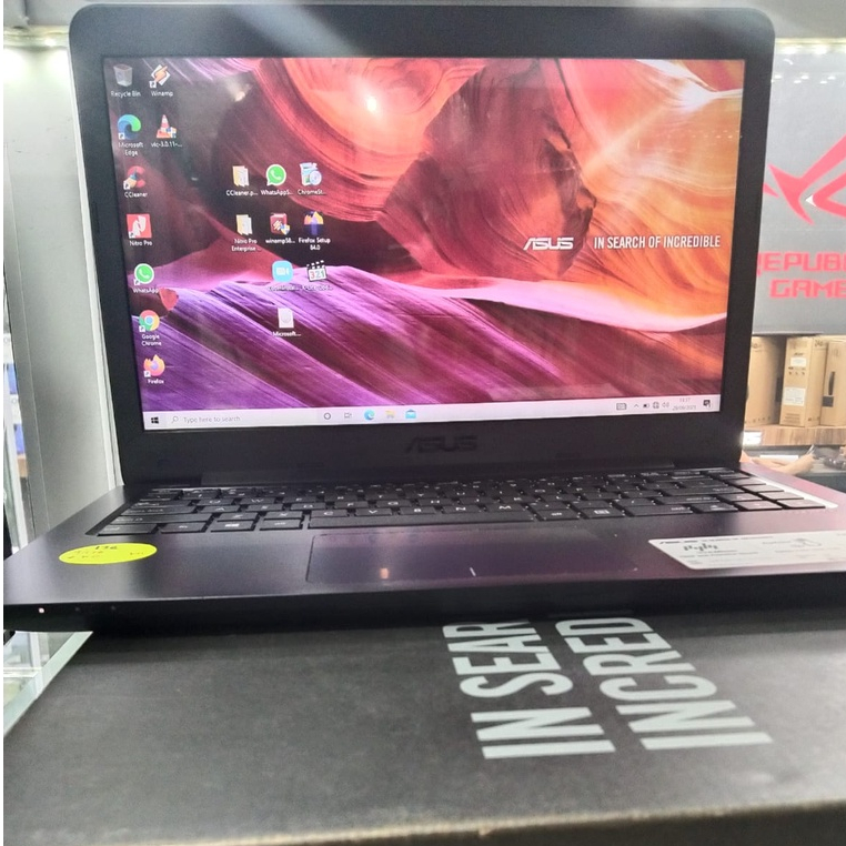 Laptop Leptop SECOND  Seken Bekas Asus E402Y Ram 4gb HDD 1tb fullset Mulus murah berkualitas like new  Garansi Resmi Asus berjalan dan masih Panjang.