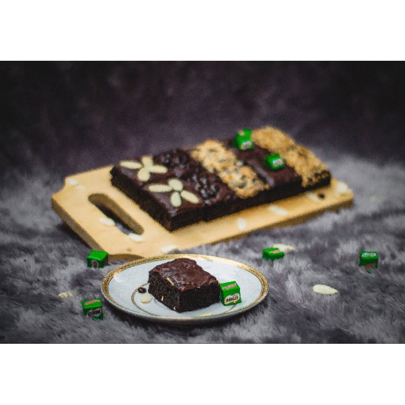 

FUDGY BROWNIES SHINY N CRUST / BROWNIES SKAT 20×10