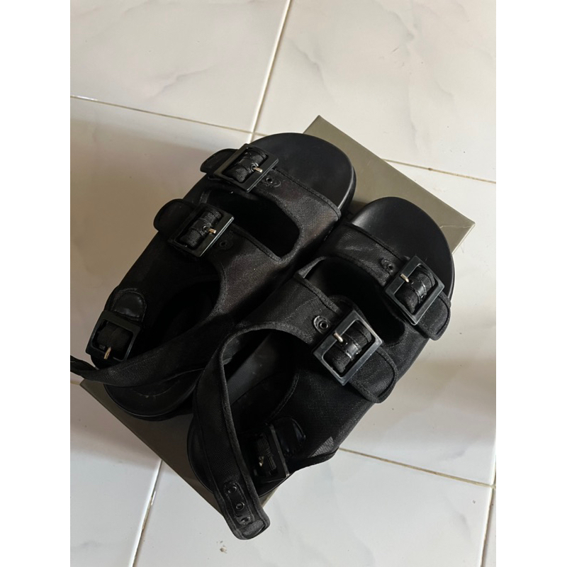 PRELOVED sandal Charles and keith