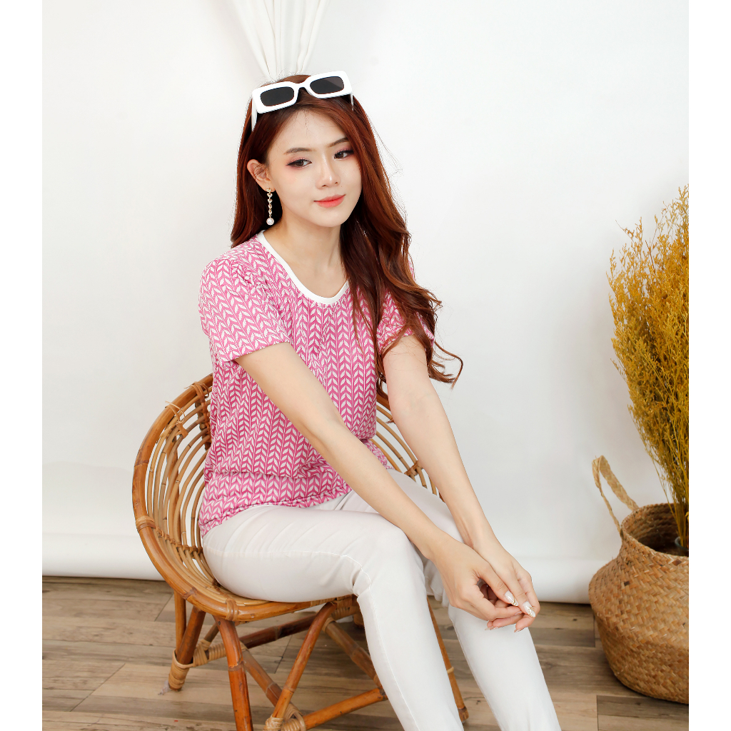 Baju Pakaian Kaos Lengan Pendek Atasan Wanita Casual Terbaru Bahan Knit Nyaman dan Modis untuk Dipak