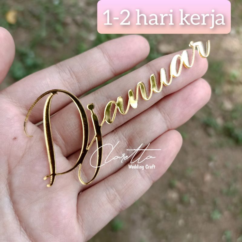 sepasang NAMA AKRILIK MIRROR GOLD CUTTING LETTER MIRROR GOLD chipboard akrilik dekorasi mahar rustic