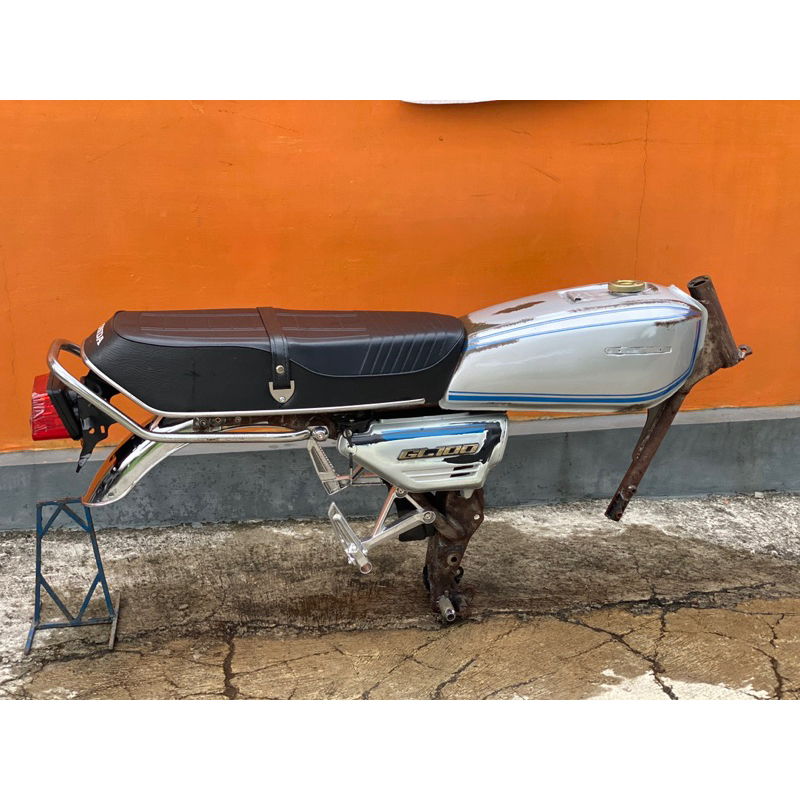 BODY SET GL100 TATANAN SILVER