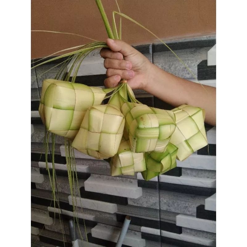

ketupat kosong 10 biji