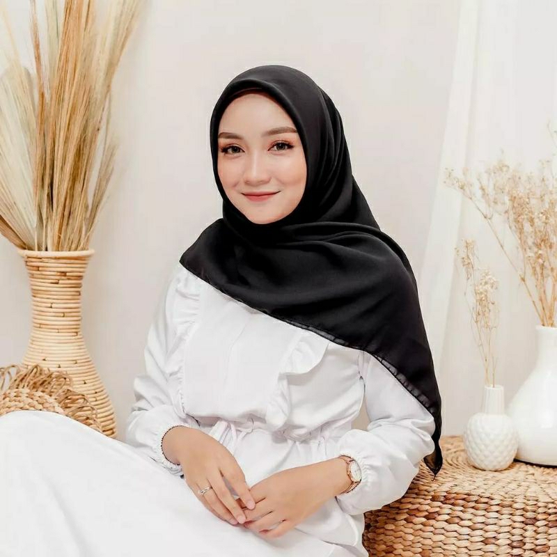 BELLA SQUARE 110 cm / HIJAB ANTI LETOY / Bella Square pollycotton