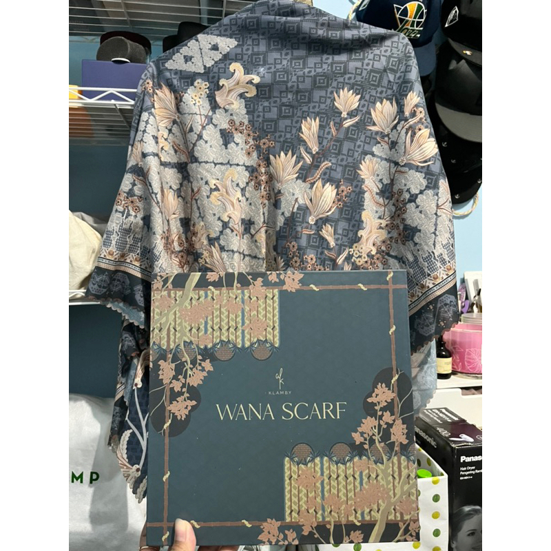 SALE  Wearing Klamby - Magnolia Scarf