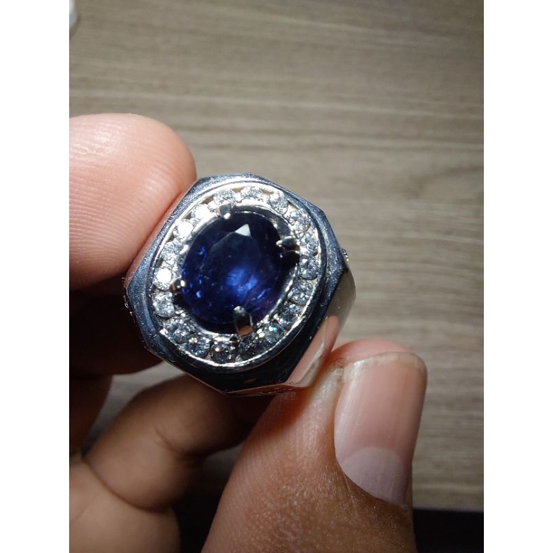 natural vivid blue sapphire