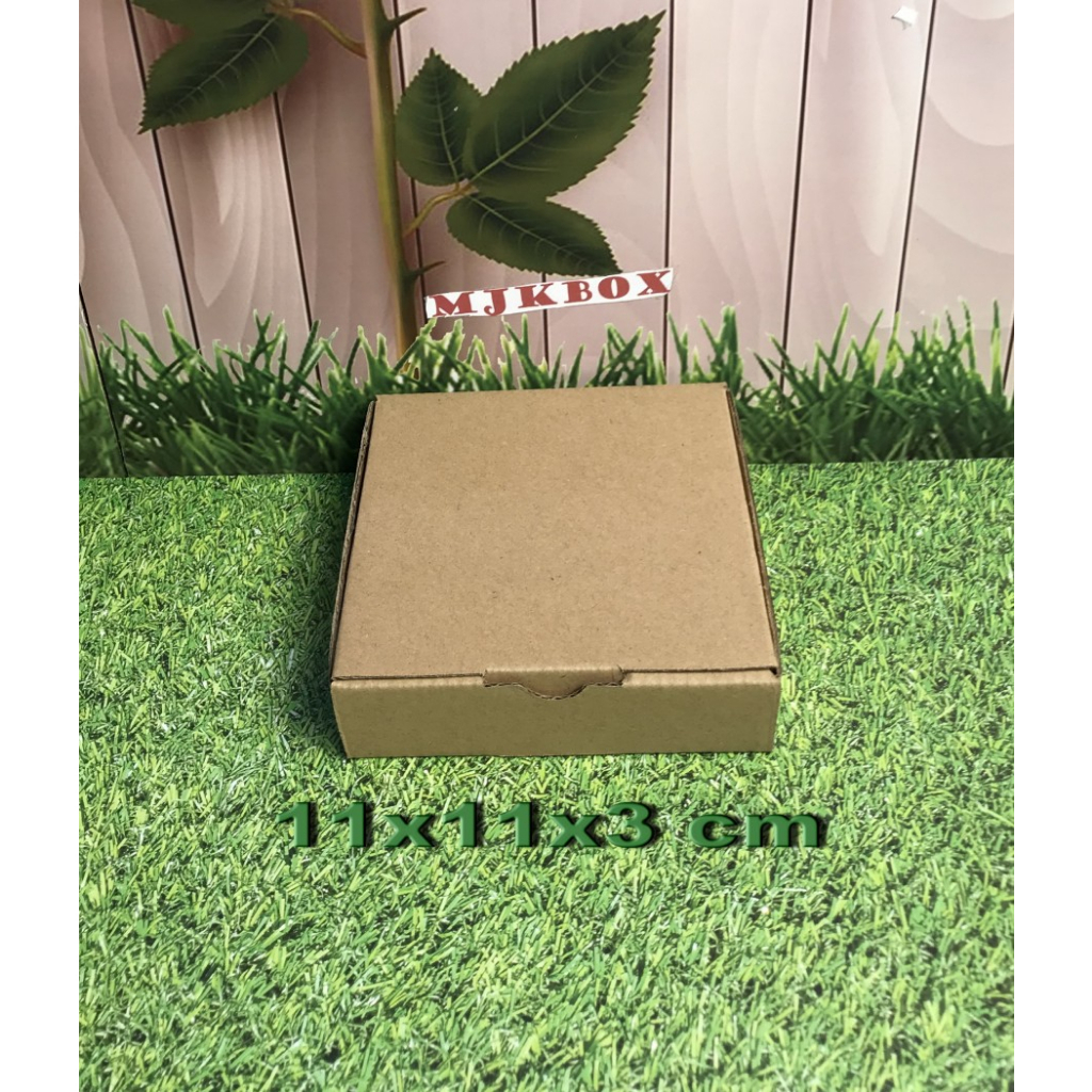 

Kardus karton uk. 11x11x3 cm...die cut box kotak Souvenir -dll