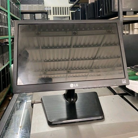 MONITOR LED LG 16 INCH MODEL 16M37A LIKE NEW KOMPLIT KABEL ADAPTOR DAN VGA ORI MURAH LEBAY