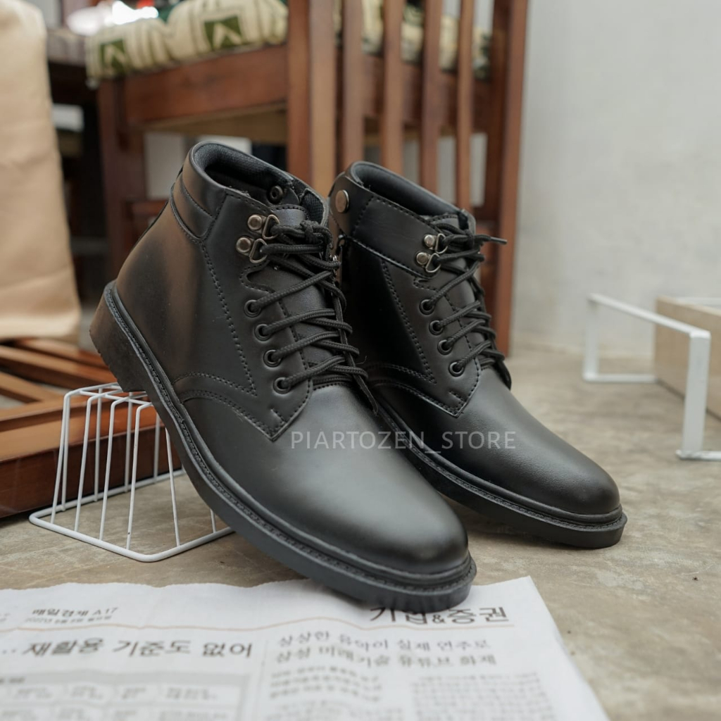 Sepatu PDH Pria Dinas TNI/POLRI, Keamanan Satpam dengan Model Tali Resleting, Terbuat dari Kulit Sintetis Hitam Doff, Harga Murah dalam Penjualan Grosir.