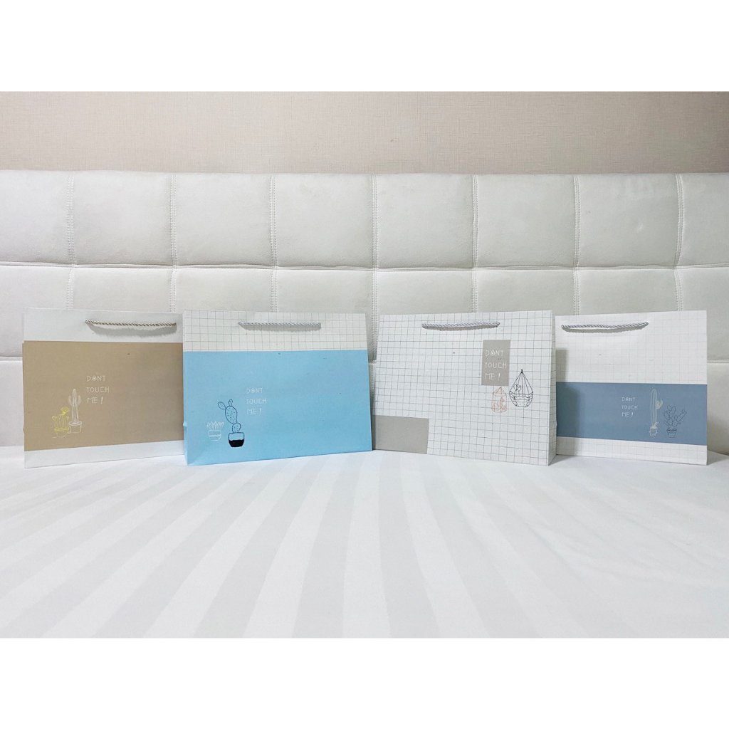 

Paper bag motif Cactus / Shopping bag / Goodie bag / Tas Souvenir