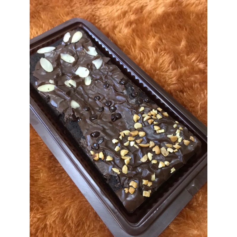 

Fudgy Brownies by. nunun.snack