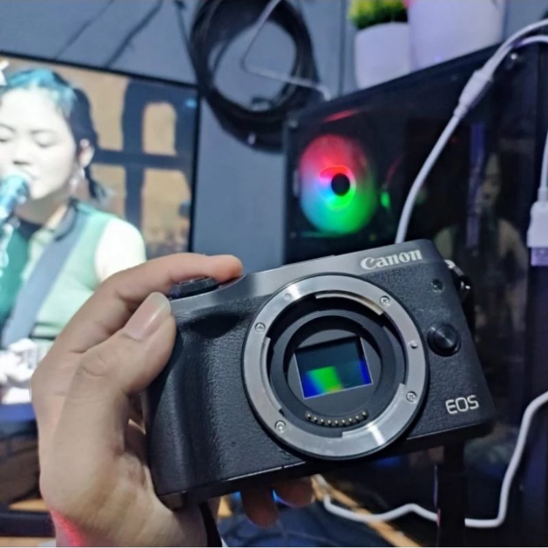Kamera Canon EOS m6 bekas