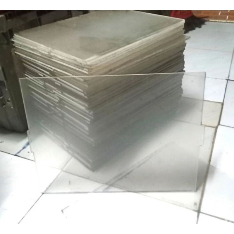 

Acrylic / mika bening dot size 31 x 24 x tebal 4mm