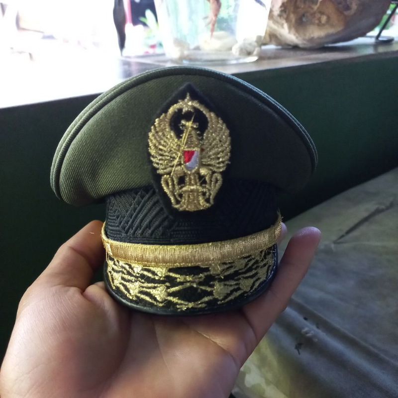 Pajangan Topi Pati TNI