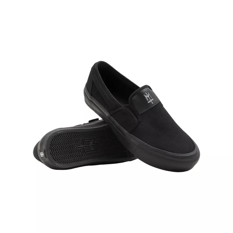 CRUST 2 AB - MATERNAL DISASTER