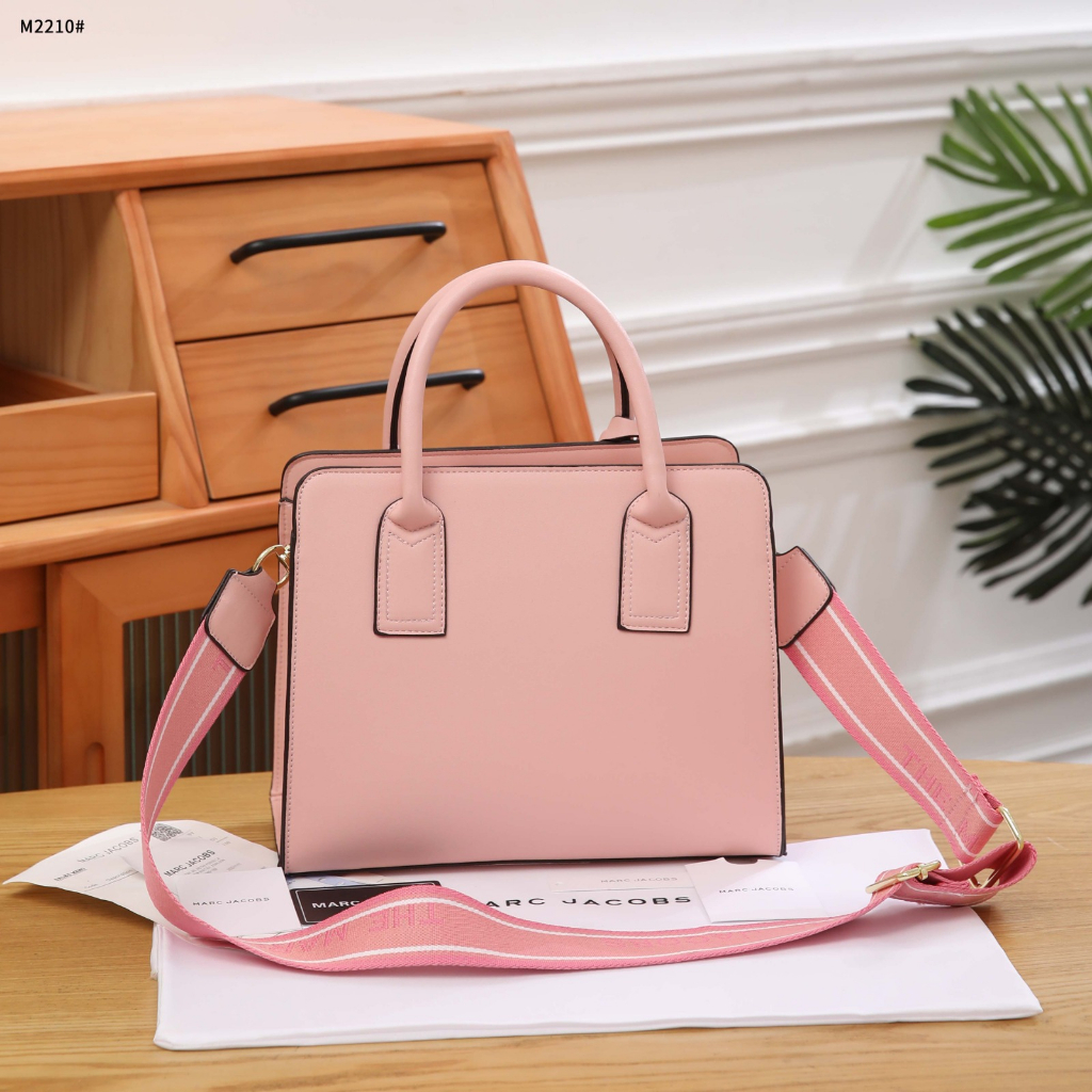 M2210 Tote Bag in Leather