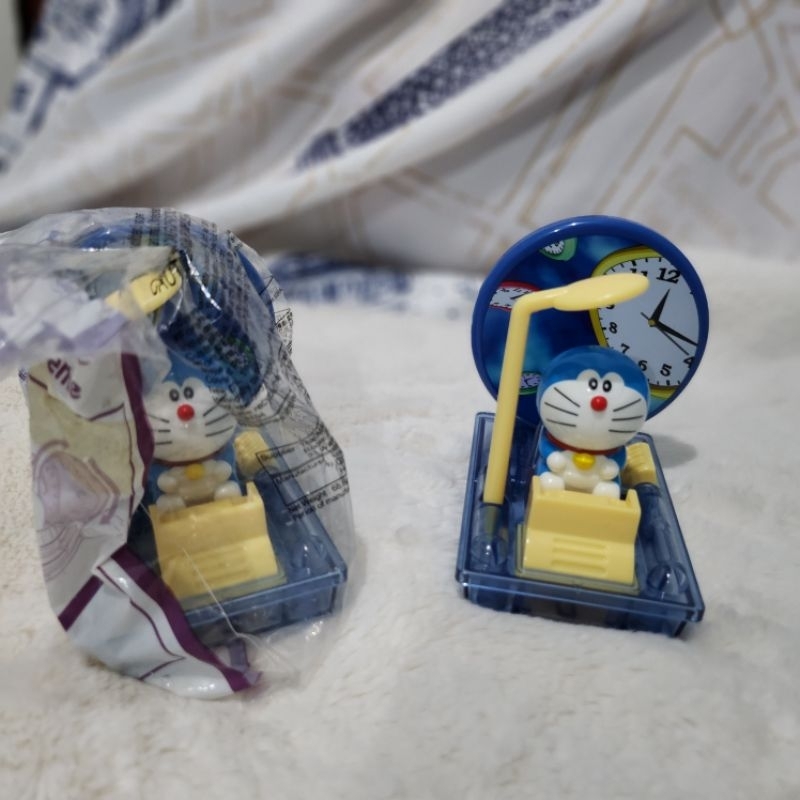 mainan figure happy meal mcd doraemon mesin waktu