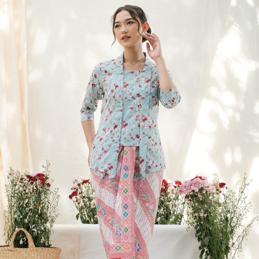 Kebaya Kutubaru Kalina Lengan 7/8 Meradelima Katun Jepang Biru Muda