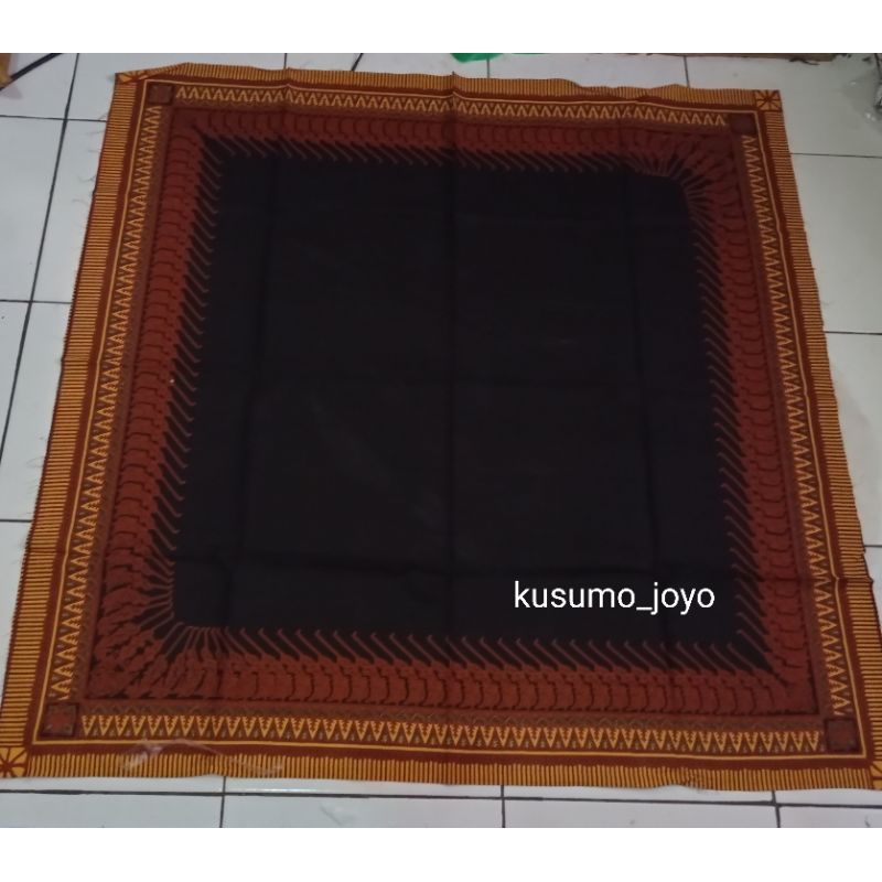 Iket Udeng Batik Segi Empat Motif Latar ireng