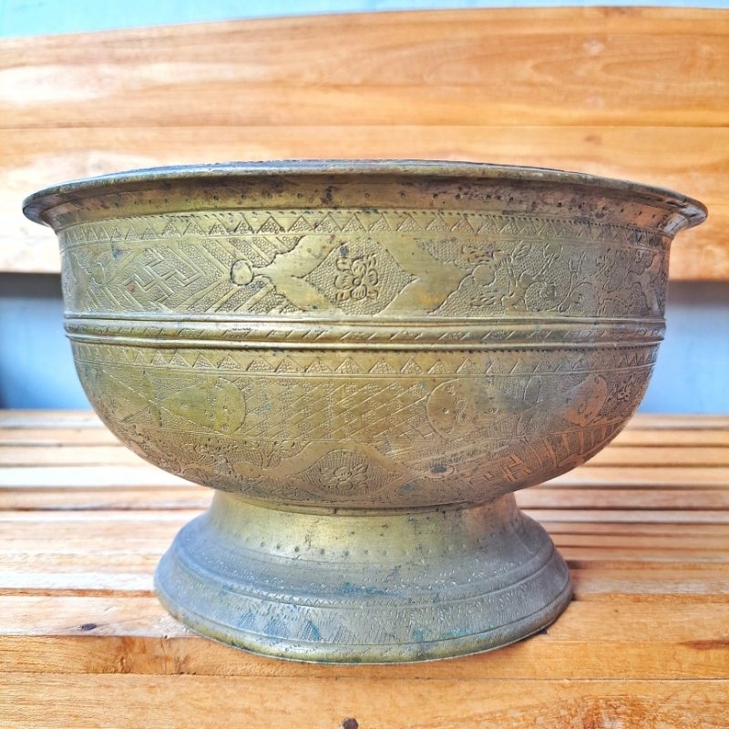bokor / pot / vas jumbo kuningan ukir jadul vintage antik besar