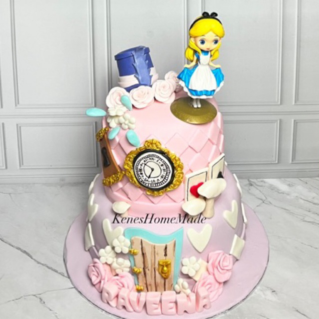 

Cake Alice in Wonderland / Kue Ulang Tahun Alice in Wonderland