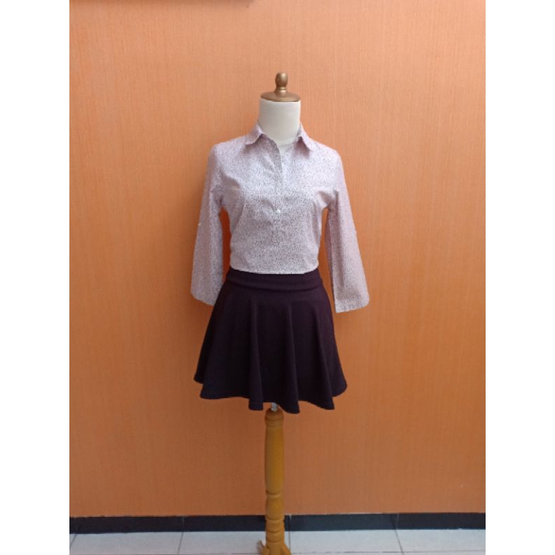 atasan kemeja wanita putih motif bunga THE EXECUTIVE cewek M blouse berkerah kantor kuliah