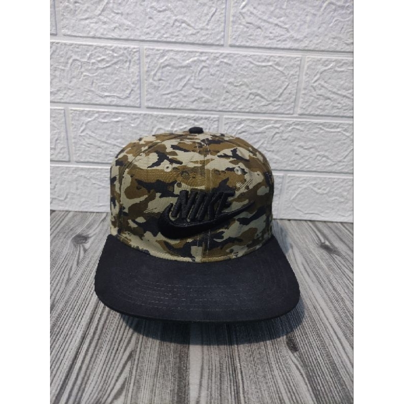 Topi snapback nike camo